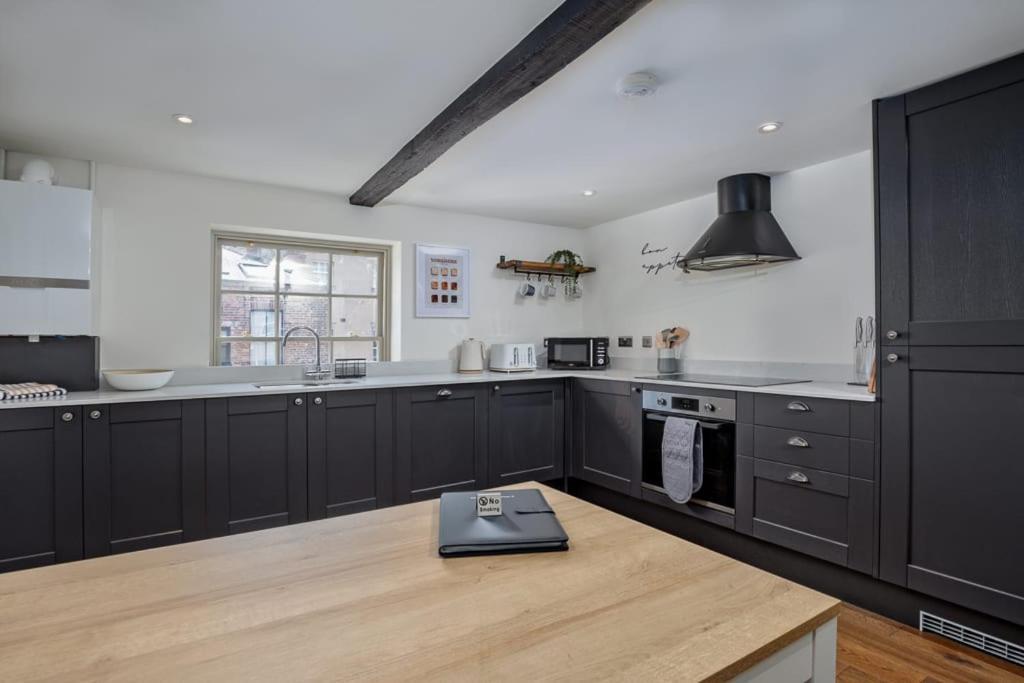 Paradise Square - Remodelled 18Th Century Apartme Sheffield Extérieur photo